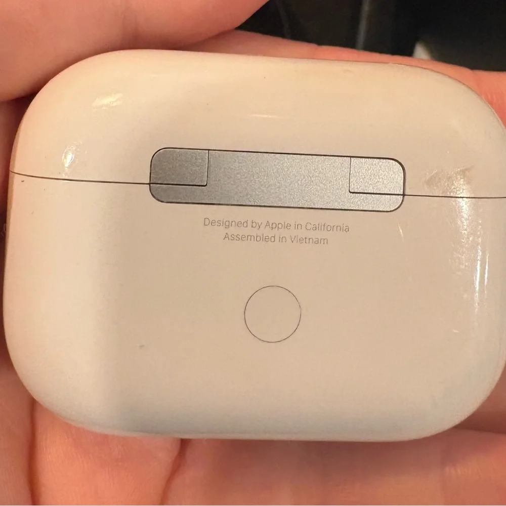 Apple White Wireless Earbuds with Charging Case